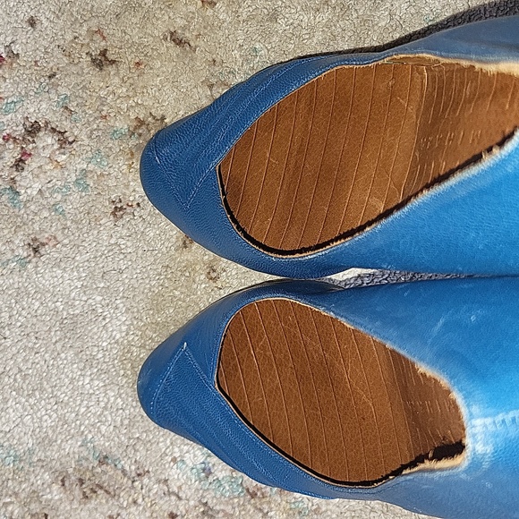 Chic Mihara Leather Teal Heels - Picture 14 of 15